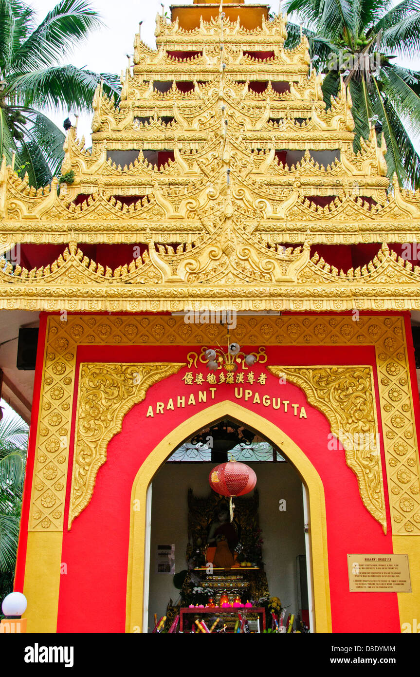 Il Buddha è riconosciuto dai buddisti come un risvegliato o maestro illuminato che ha insegnato al popolo,birmano Tempio del Buddha,Penang, Malaysia Foto Stock