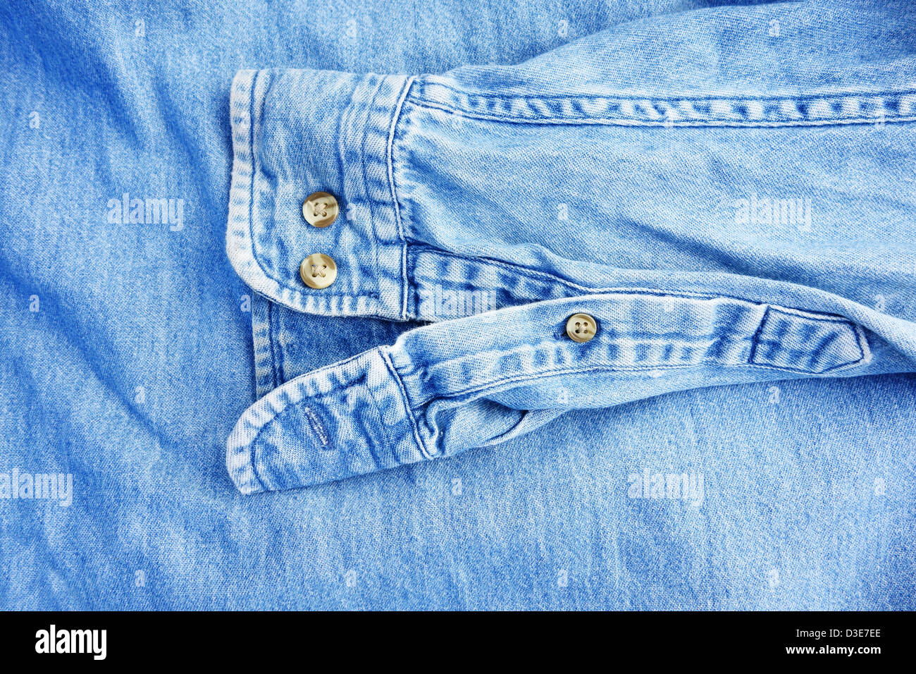 Il denim shirt manicotto sulla parte superiore del materiale denim Foto Stock