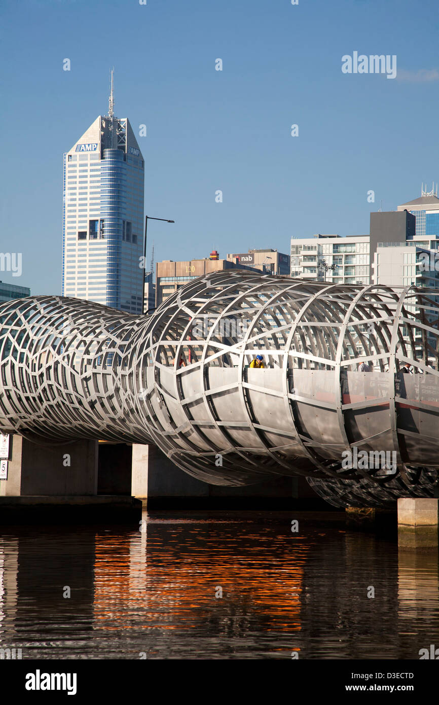 Progettato una trappola il ciclo-pedonale Webb ponte collega il Porto Victoria e Docklands Melbourne Australia Foto Stock