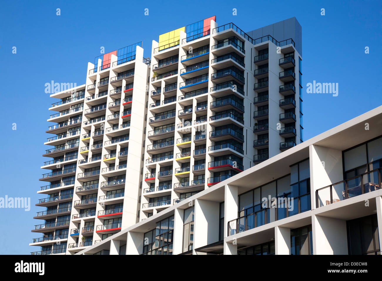 Coloratissimo waterfront urban alto appartamento sviluppo al porto di Victoria Melbourne Victoria Australia Foto Stock