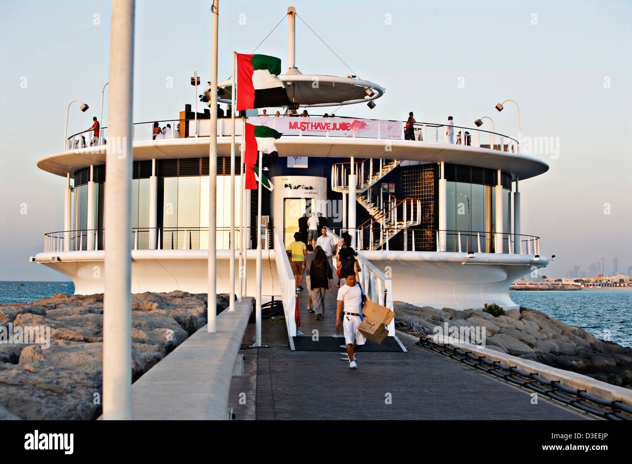 Il ristorante Marina alla fine del molo vicino al Jumeirah Beach Hotel a Dubai EMIRATI ARABI UNITI Foto Stock