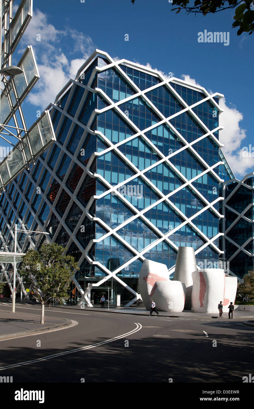 Imprenditori a piedi nella parte anteriore del rispettosi dell'ambiente Macquarie Bank Building 1 Shelley Street Sydney Australia Foto Stock