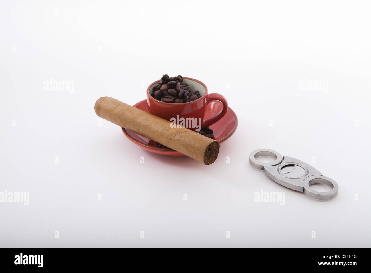 Il sigaro cubano tazza di caffè coltello da caccia Foto Stock