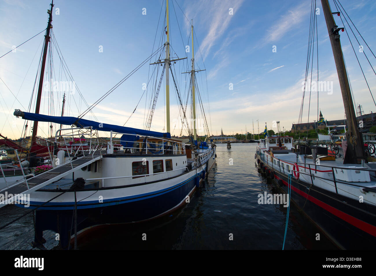 Corte ormeggiate vicino alla città di Stoccolma waterfront Foto Stock