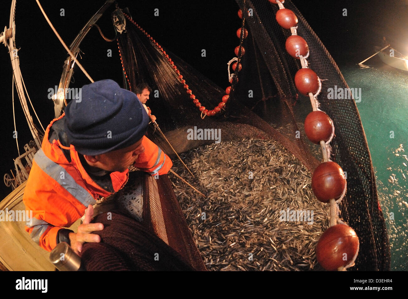 Lampara la pesca è un tipo di pesca per la cattura di acciughe e sardine . Sestri Levante (Italia). Foto Stock