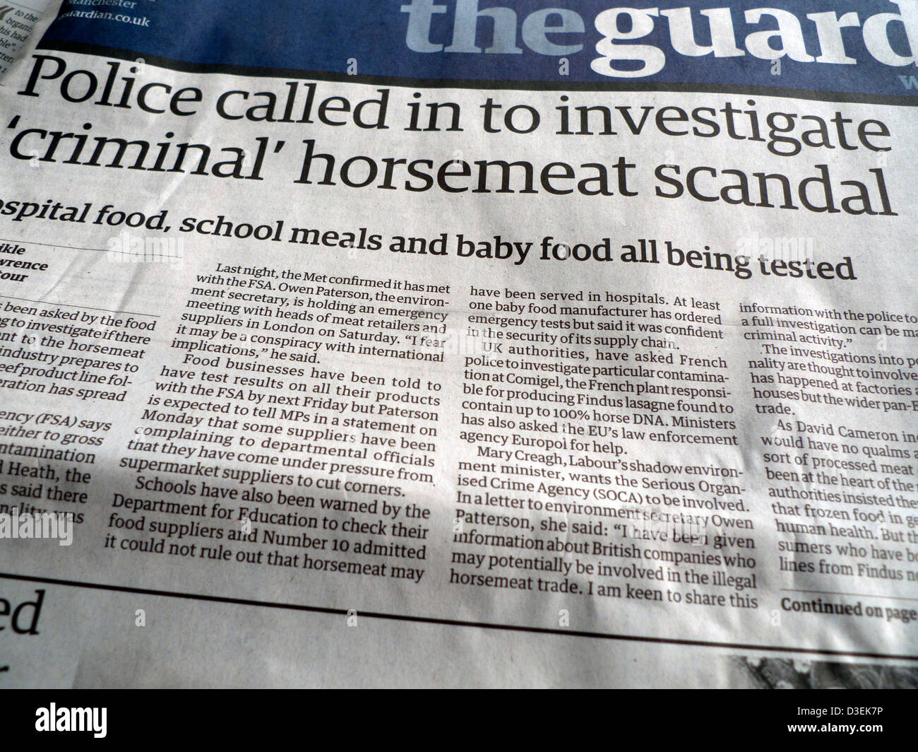 Le indagini della polizia in carne di cavallo scandalo titoli di giornale sul lato anteriore della pagina del quotidiano Guardian 09.02.13 London REGNO UNITO Foto Stock