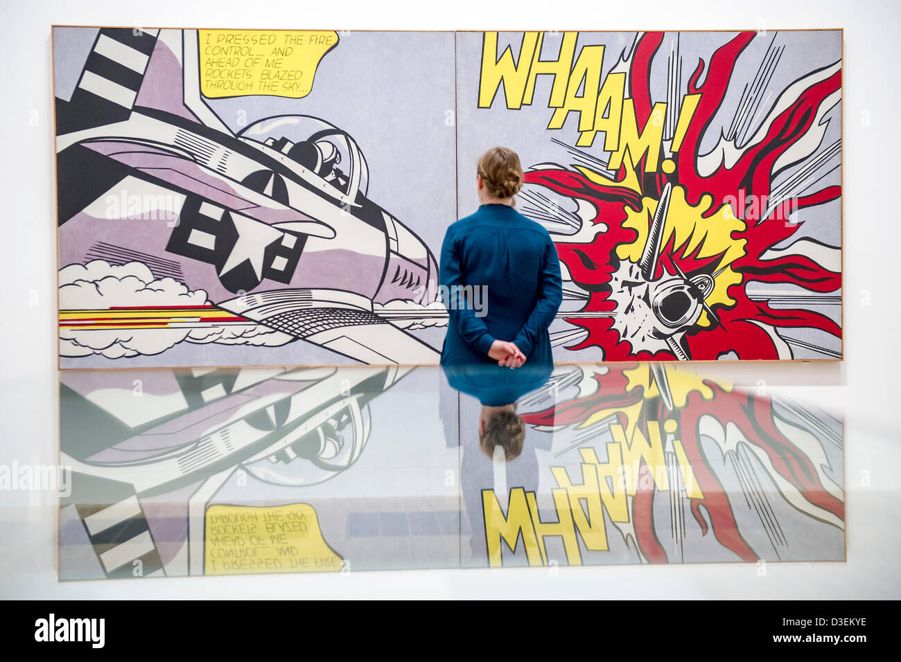 La Tate Modern di Londra, Regno Unito. Il 18 febbraio 2013. Whaam, ispirato da un libro a fumetti. Roy Lichtenstein, una delle più famose figure in Pop Art, è esposta alla Tate Modern. Questa è la prima grande retrospettiva di Lichtenstein di lavoro in venti anni e riunisce oltre 100 l'artista più iconica dipinti. La mostra si svolgerà dal 21 febbraio al 27 maggio 2013 ed è sponsorizzato da Bank of America Merrill Lynch. Tate Modern, London, Regno Unito 18 Febbraio 2013. Credito: comprare campana/Alamy Live News Foto Stock