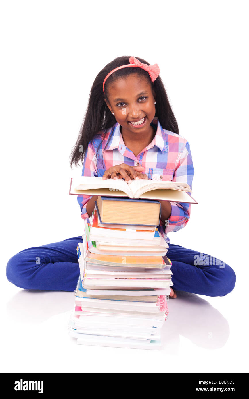 Giovane studente africano isolato di leggere un libro Foto Stock