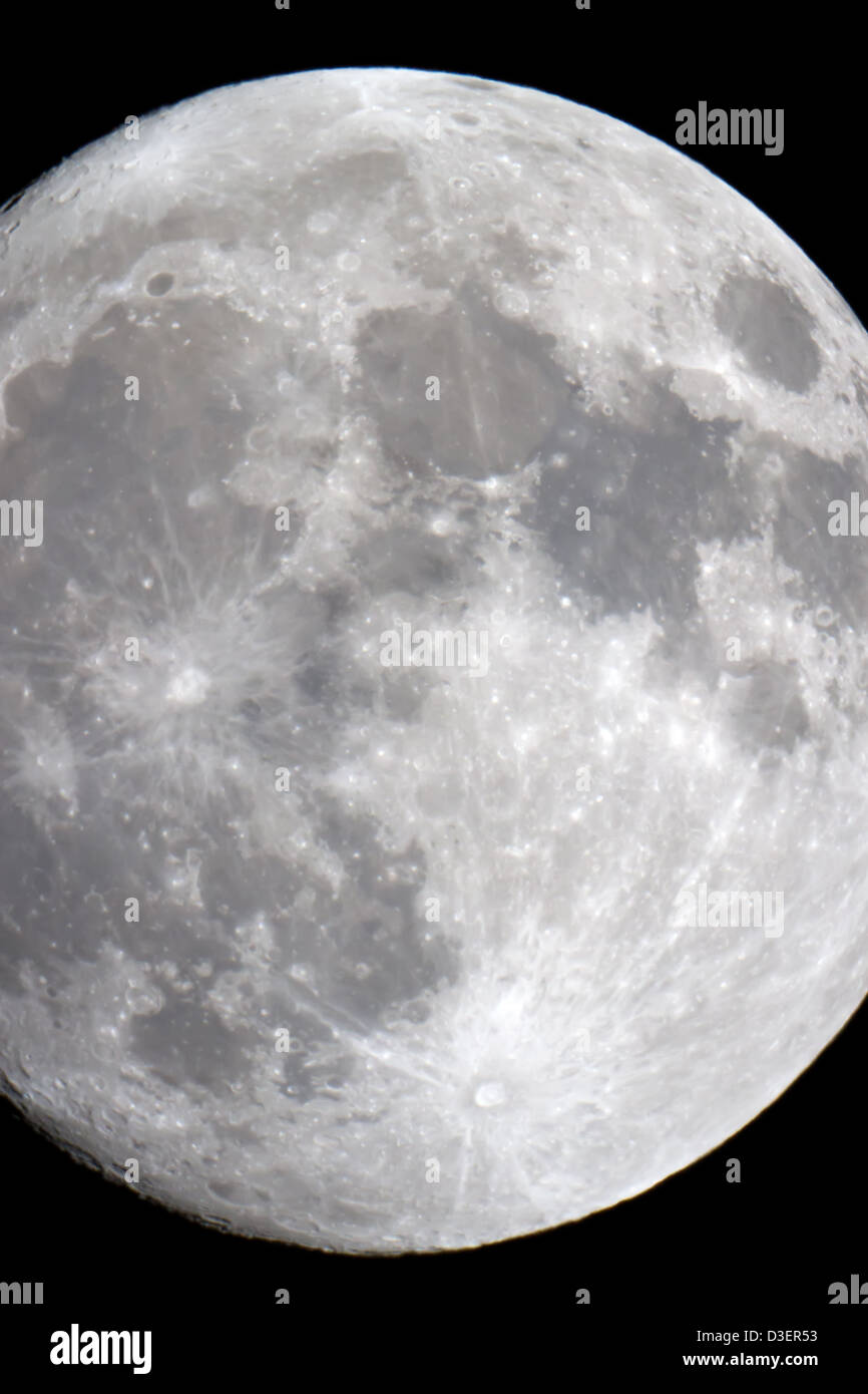 La luna di close-up su una notte nera sky shot attraverso un telescopio Foto Stock