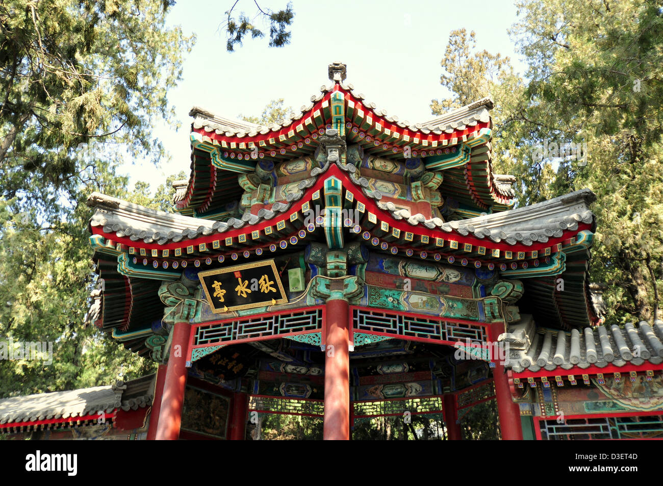 Stile Pagoda Via Stazione sul lungo corridoio - Summer Palace, Pechino Foto Stock
