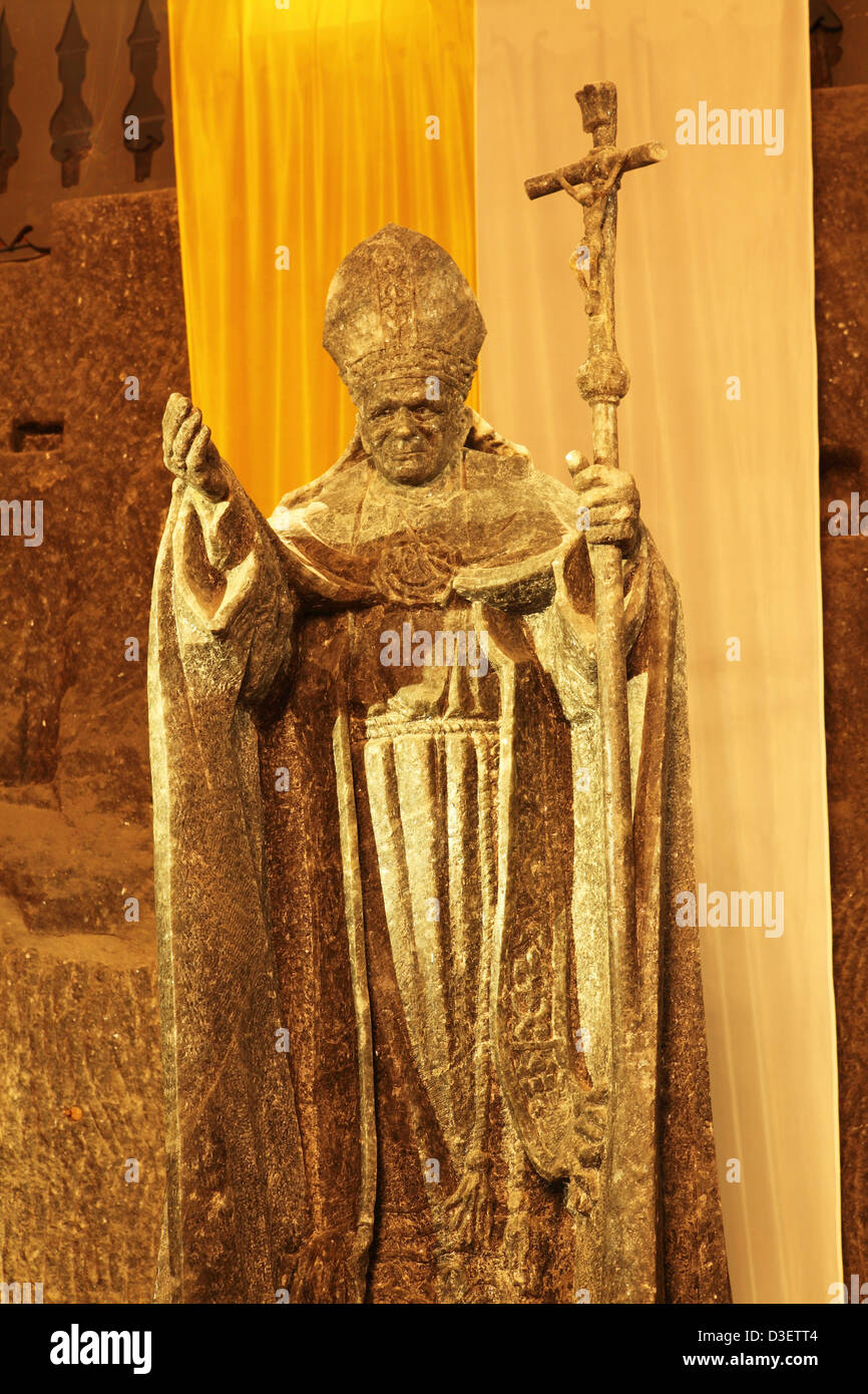 La Statua Di Papa Giovanni Paolo Ii In Miniere Di Sale Di Wieliczka Cracovia In Polonia Foto Stock Alamy