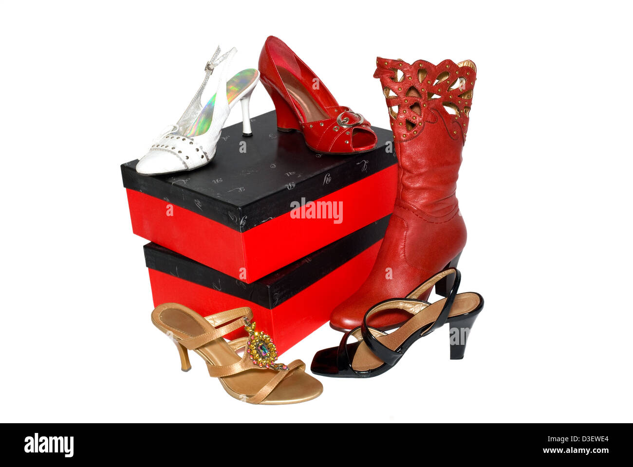 La calzatura è fotografato vicino a riquadri rossi su sfondo bianco Foto Stock