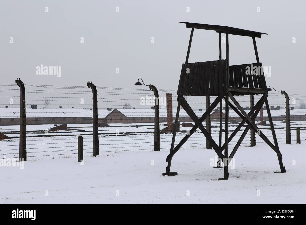 Torre di guardia a Birkenau (Auschwitz II) Campo di concentramento, parte di Auschwitz-Birkenau Museo di Stato a Oswiecim, Polonia. Foto Stock