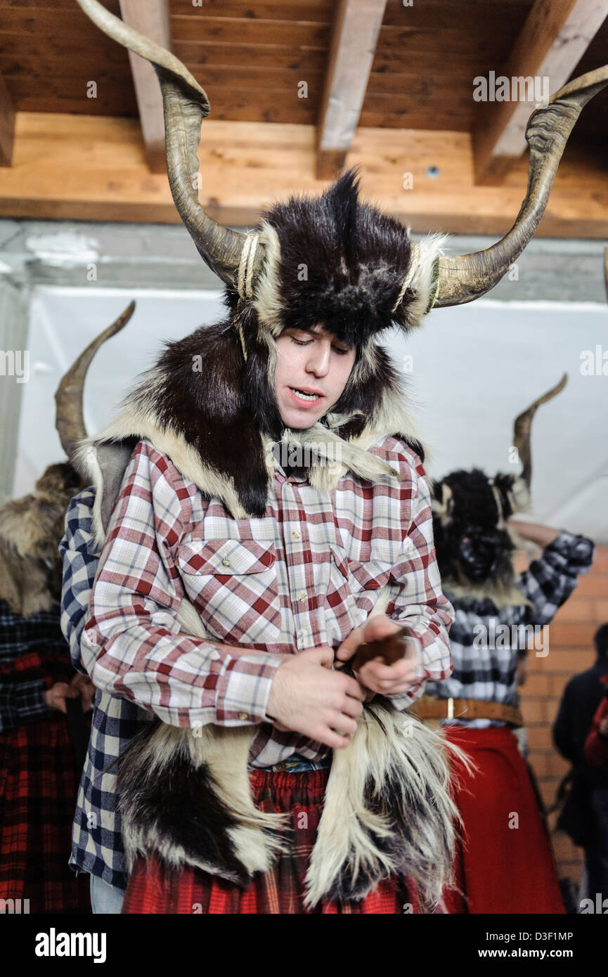 Il carnevale di Bielsa, uno dei più tradizionali di carnevale nei Pirenei, Aragona, Spagna. Foto Stock