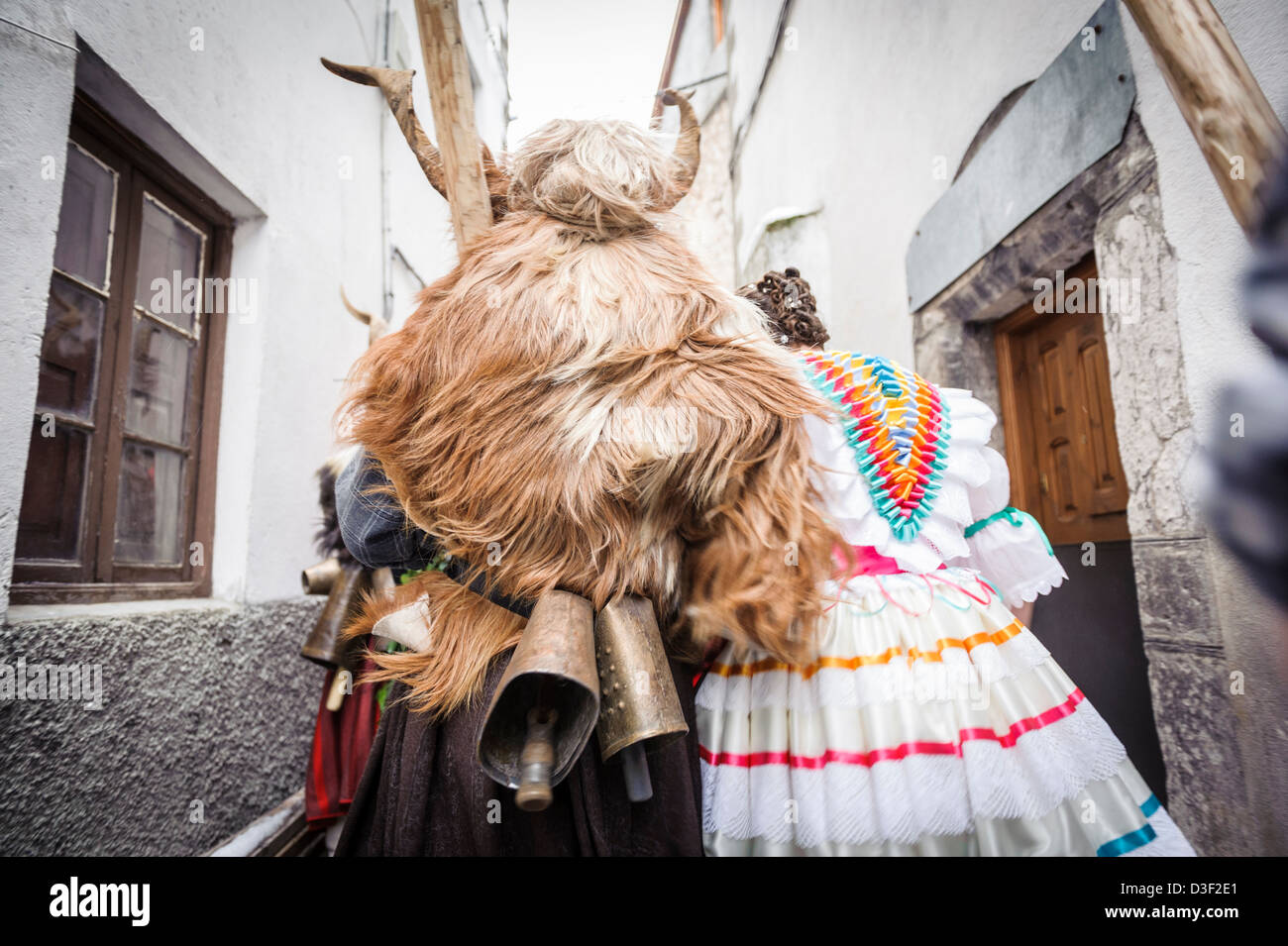 Il carnevale di Bielsa, uno dei più tradizionali di carnevale nei Pirenei, Aragona, Spagna. Foto Stock