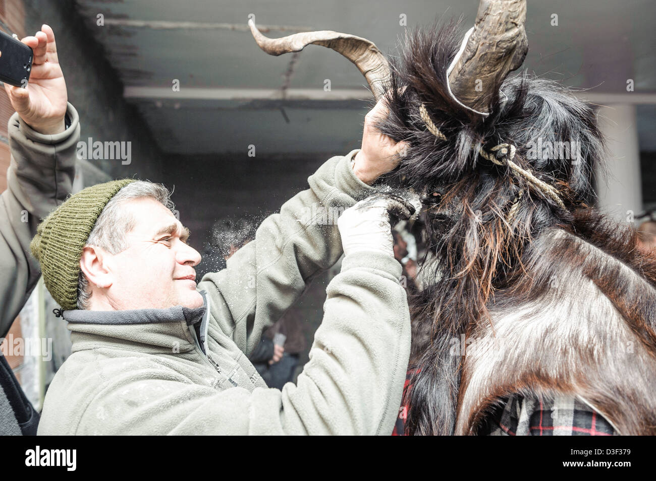 Il carnevale di Bielsa, uno dei più tradizionali di carnevale nei Pirenei, Aragona, Spagna. Foto Stock