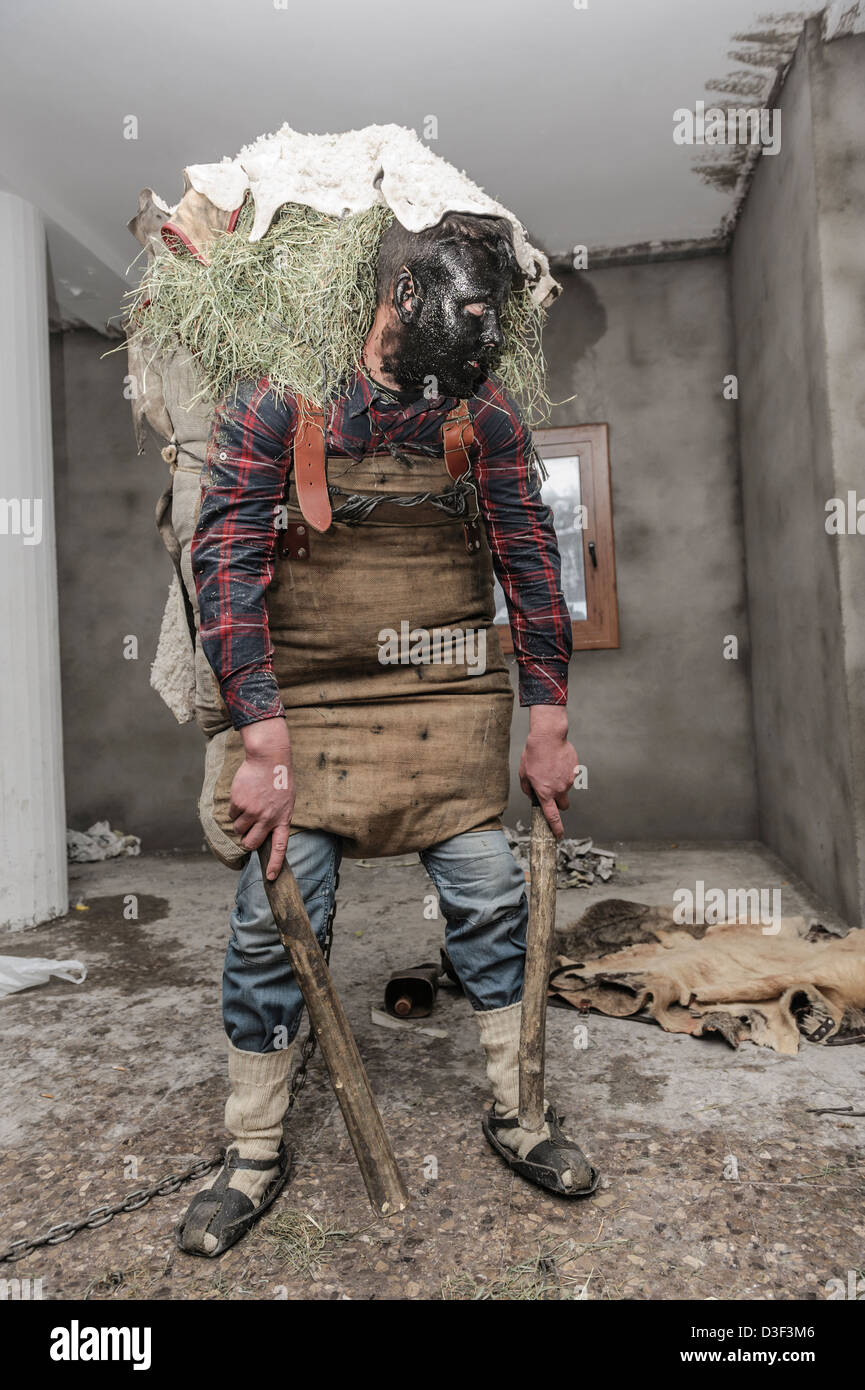 Il carnevale di Bielsa, uno dei più tradizionali di carnevale nei Pirenei, Aragona, Spagna. Foto Stock