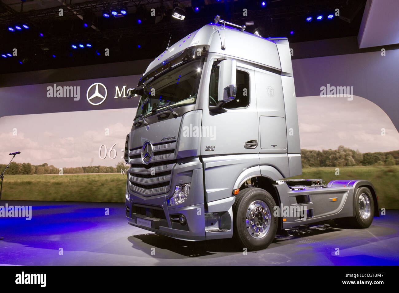 Nuova Mercedes Benz Actros 1851 LS Carrello a la IAA International Motor Show per i veicoli commerciali 2012. Hannover, Germania Foto Stock