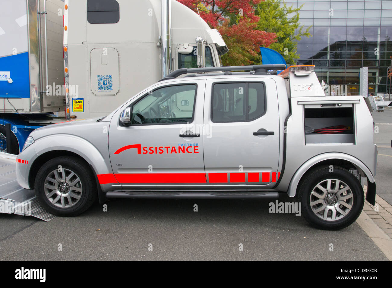 Visitatori presso la IAA International Motor Show per i veicoli commerciali 2012. Hannover, Germania Foto Stock