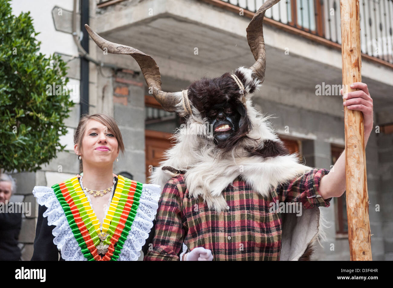 Il carnevale di Bielsa, uno dei più tradizionali di carnevale nei Pirenei, Aragona, Spagna. Foto Stock