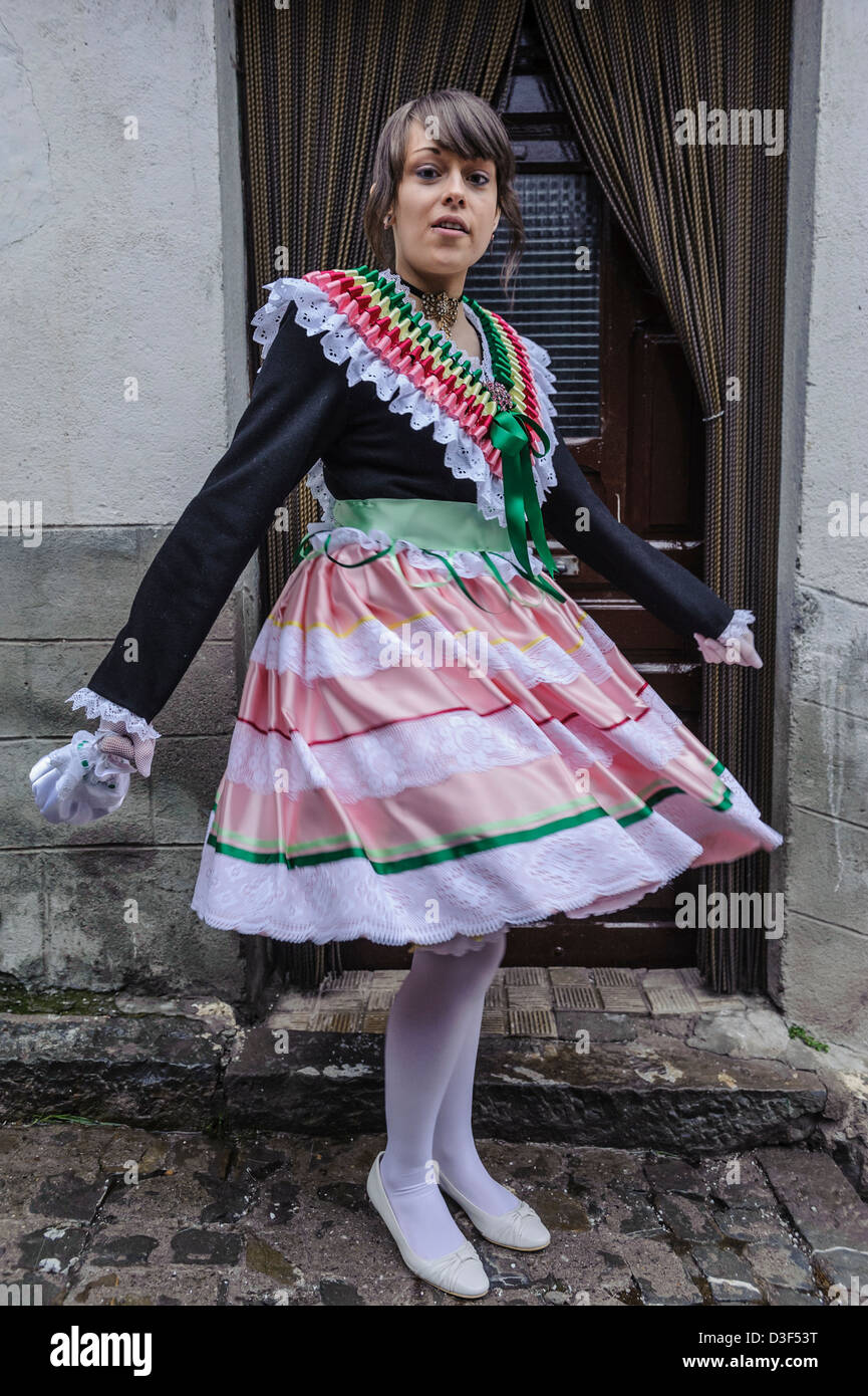 Il carnevale di Bielsa, uno dei più tradizionali di carnevale nei Pirenei, Aragona, Spagna. Foto Stock