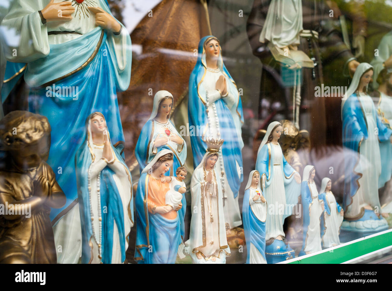 Czestochowa, Polonia, la finestra di un Devotionaliengeschaeftes Foto Stock