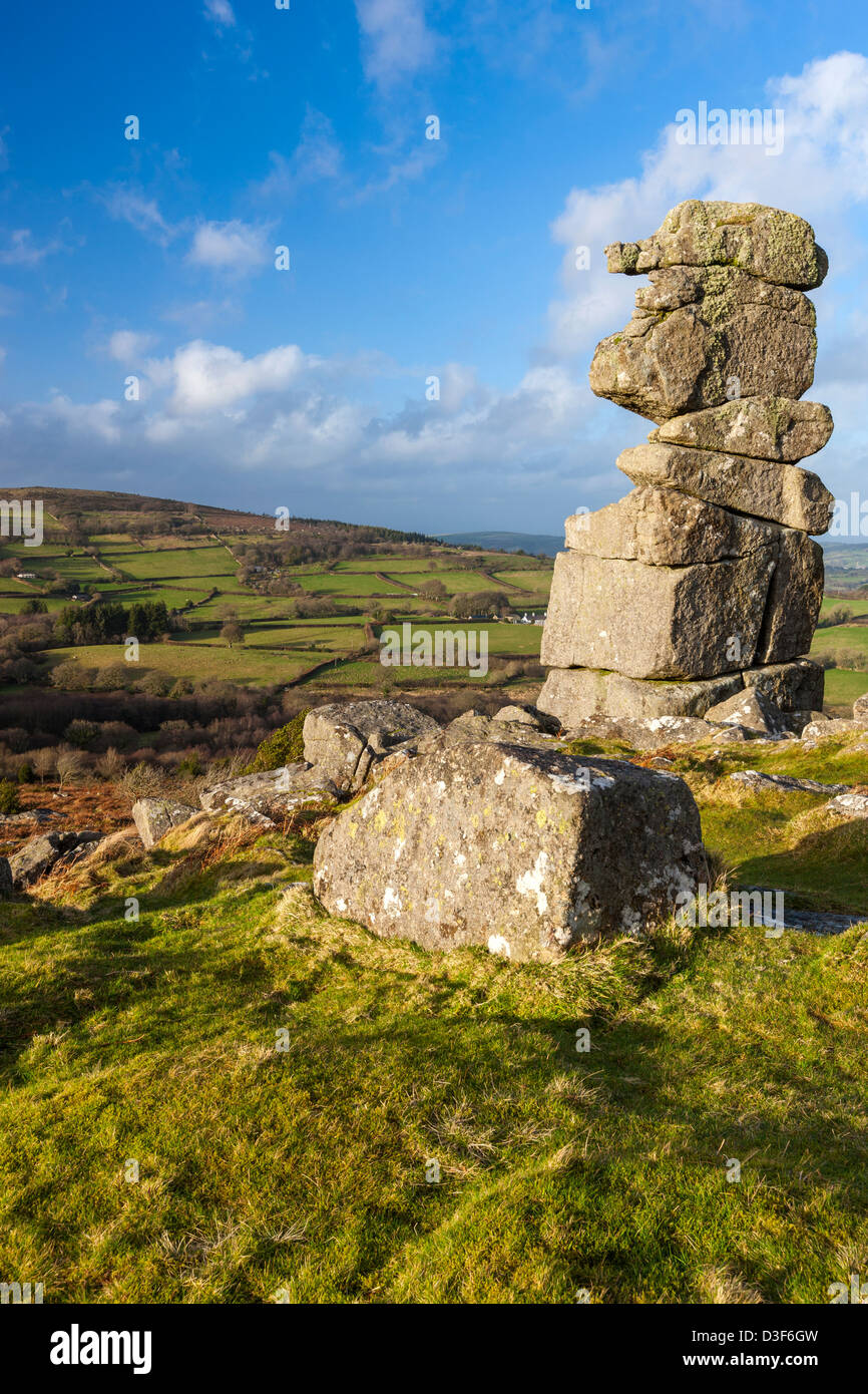 Bowerman del naso, una pila di granito spiovente sul Hayne giù nel Parco Nazionale di Dartmoor vicino Manaton, Devon, Inghilterra, Regno Unito, Europa. Foto Stock