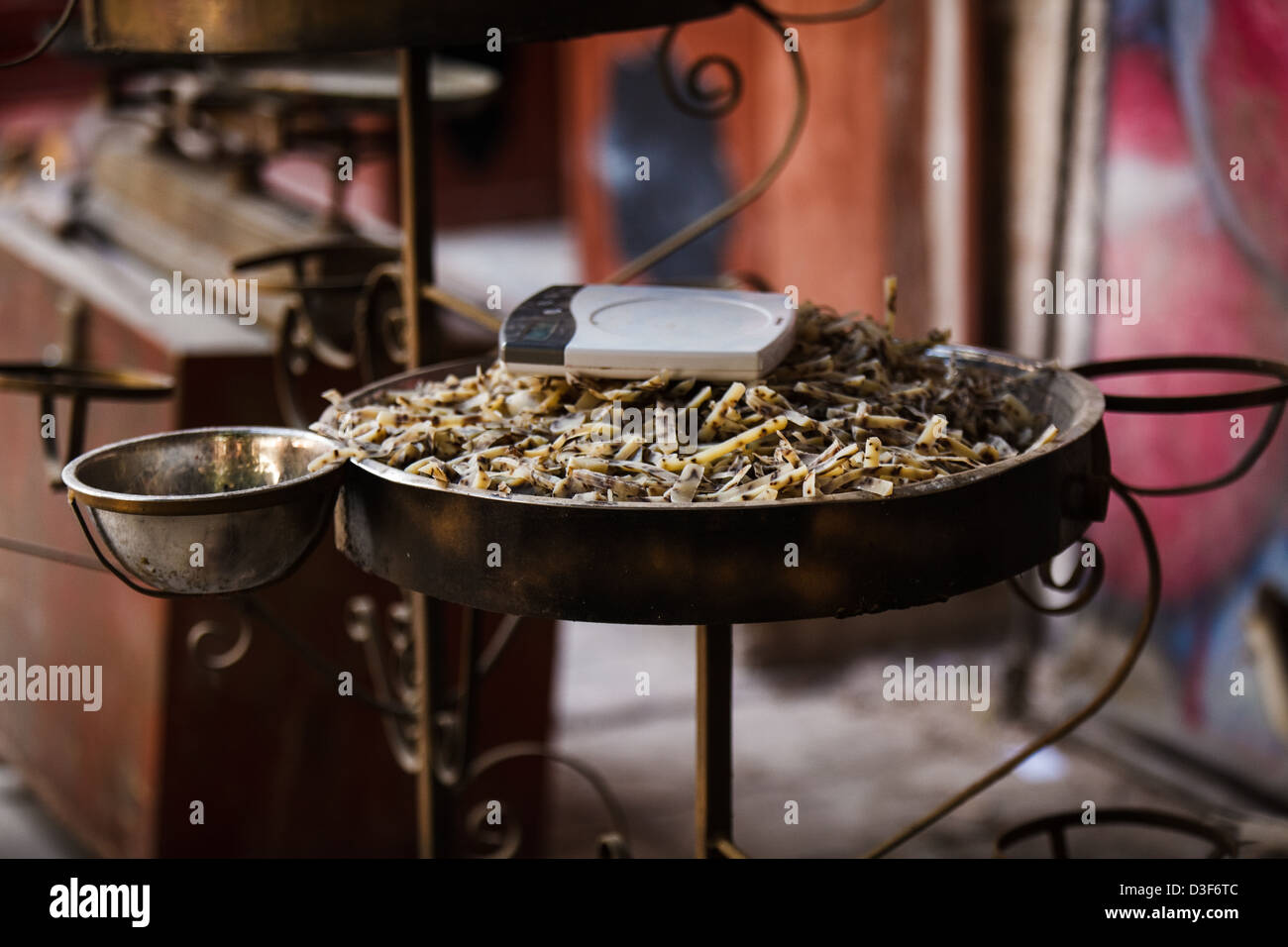 All'interno del soukh (mercato) nella parte vecchia della città di Tripoli a nord del Libano vicino alla frontiera siriana. Foto Stock