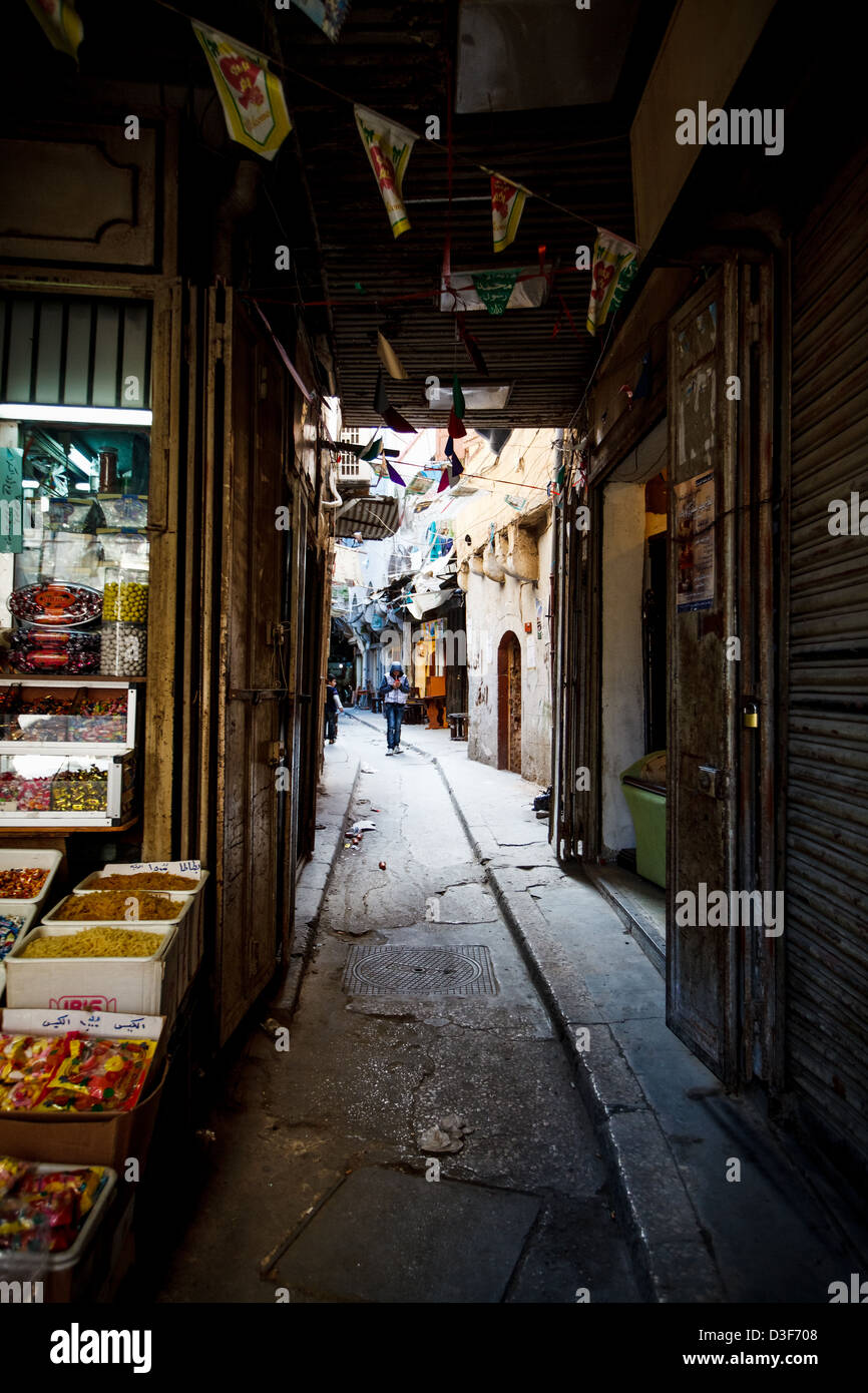 All'interno del soukh (mercato) nella parte vecchia della città di Tripoli a nord del Libano vicino alla frontiera siriana. Foto Stock