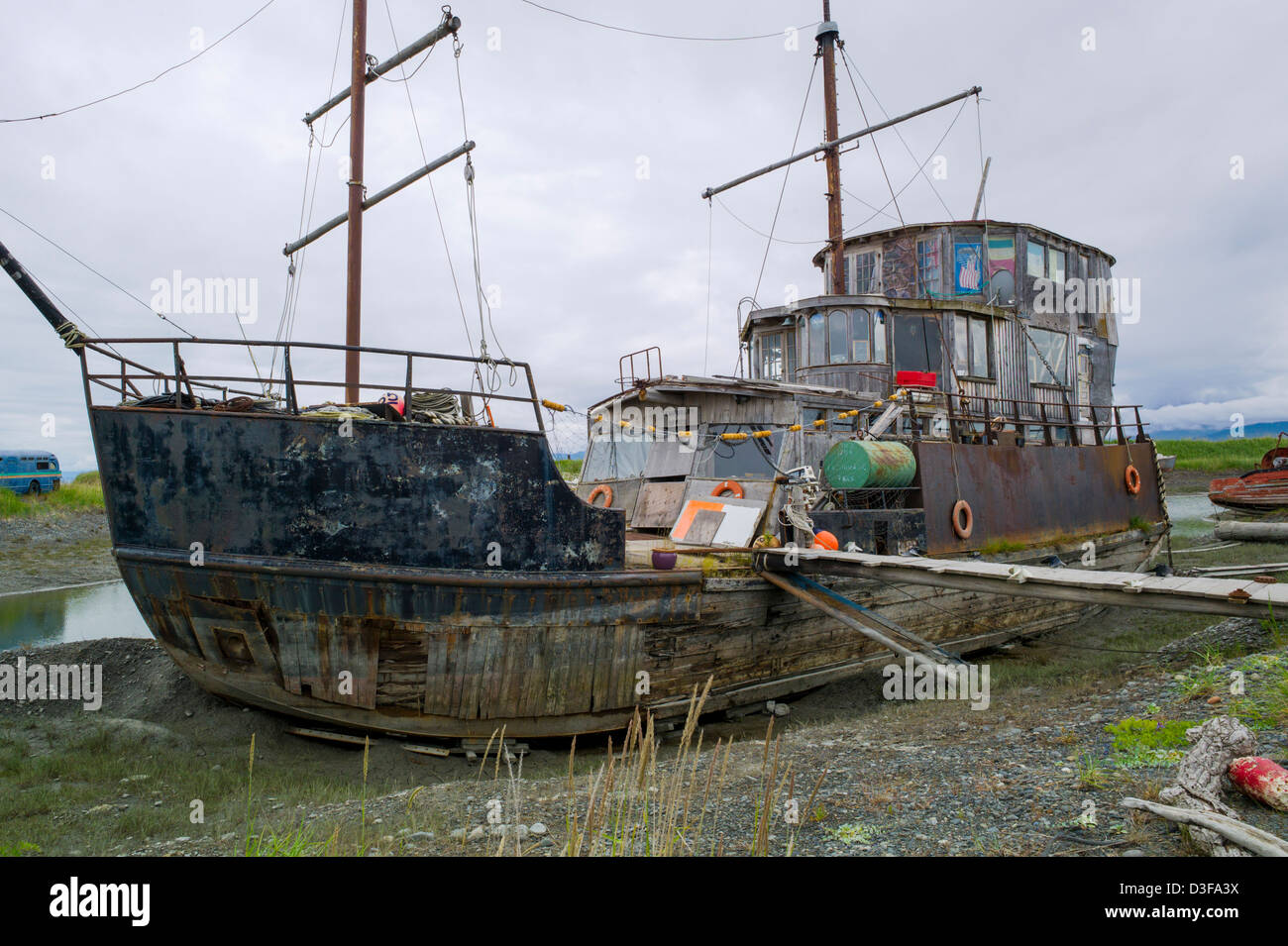 Un virtuale museo all'aperto di pesca e barca marcia adornano la proprietà di un valore su Homer Spit, Omero, Alaska, STATI UNITI D'AMERICA Foto Stock