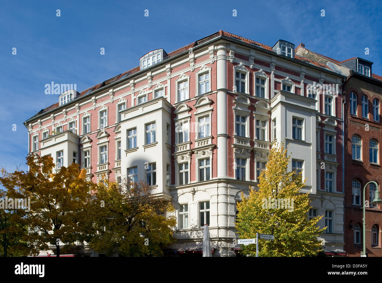 Berlino, Germania, nel vecchio edificio Rykestr. Angolo Knaackstr. Foto Stock
