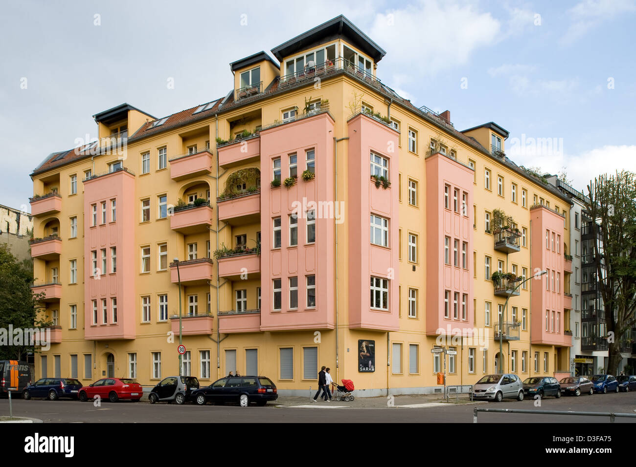 Berlino, Germania, nel vecchio edificio Gärtnerstr. Angolo Simplonstr. Foto Stock