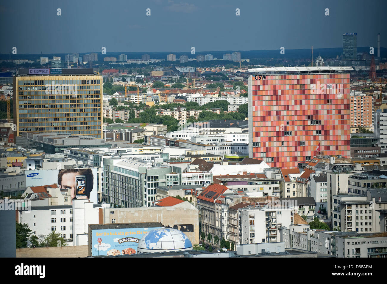 Berlino, Germania, Axel Springer Verlag (sinistra) e GSW House (destra) Foto Stock