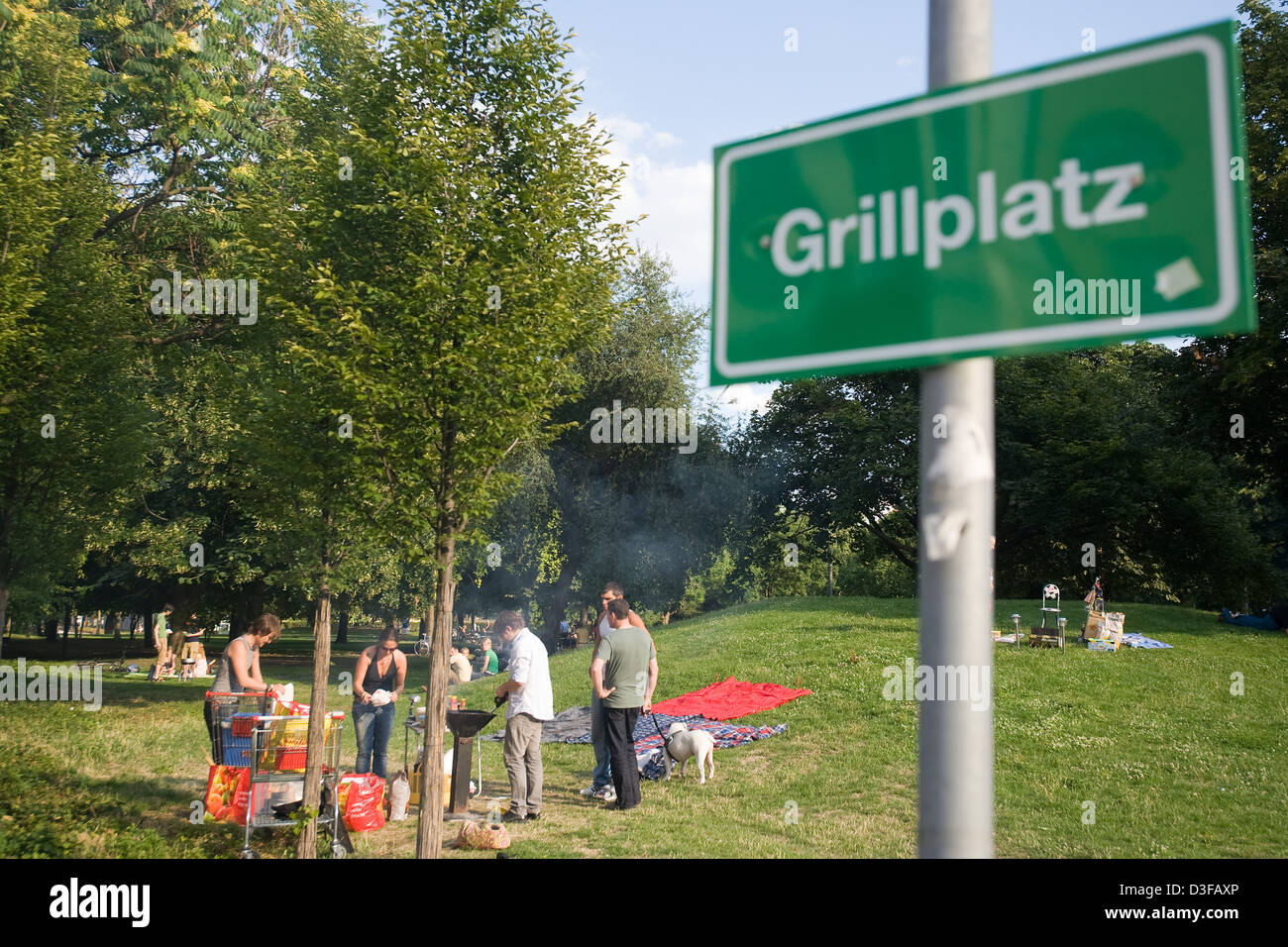 Berlino, Germania, barbecue in Monbijoupark Foto Stock