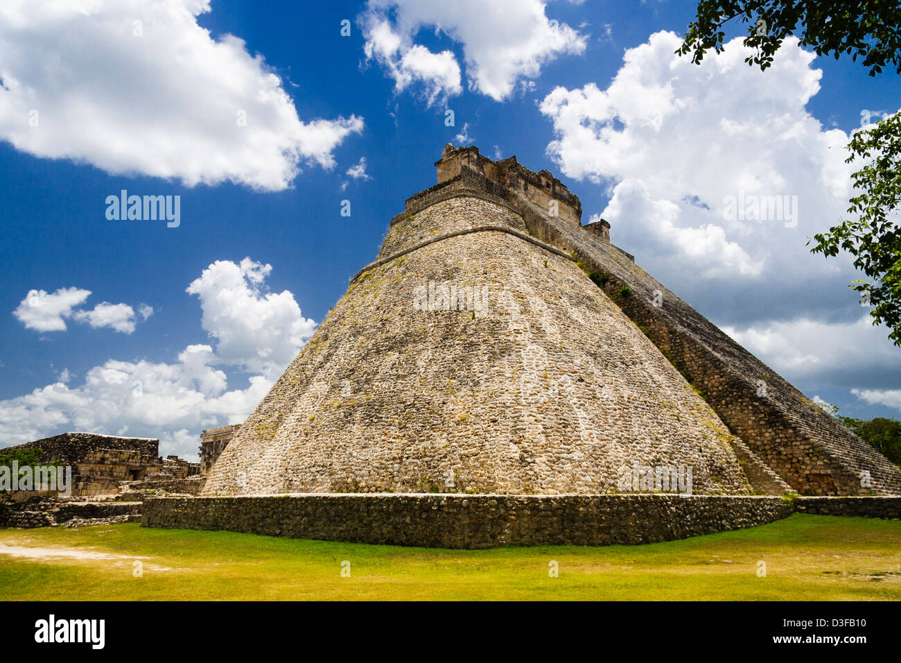 El Adivino o piramide del mago, Uxmal, Messico Foto Stock