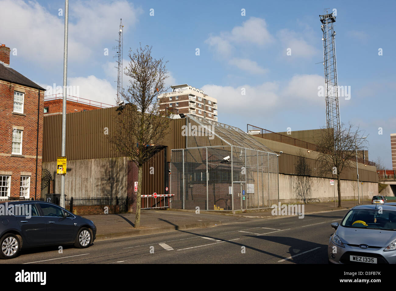 A nord di Queen Street PSNI stazione di polizia Belfast Irlanda del Nord Regno Unito Foto Stock