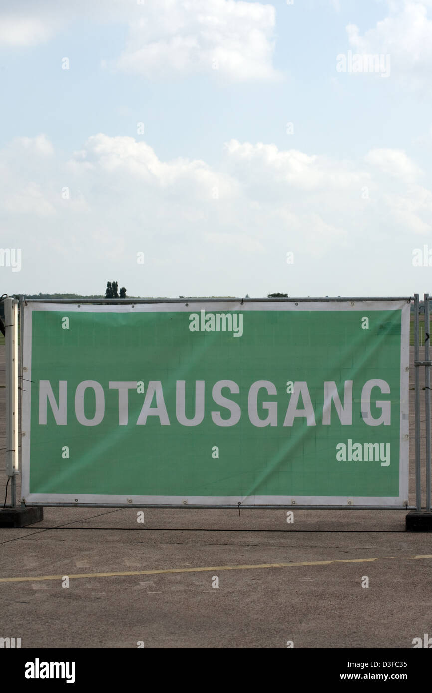 Berlino, Germania, un supporto per quanto riguarda l'uscita di emergenza a Tempelhof Foto Stock