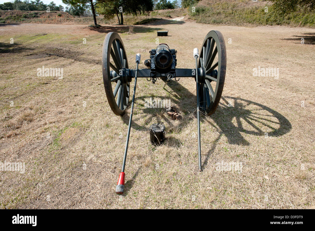 Contea di Brunswick, North Carolina, Stati Uniti. Fort Anderson, cannone dell'epoca della guerra civile. Foto Stock