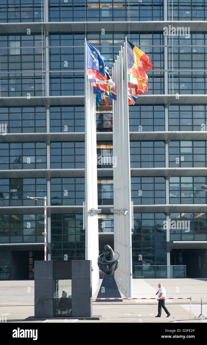 Strasburgo, Francia, bandiere degli Stati membri dell'Unione europea dinanzi al Parlamento europeo Foto Stock