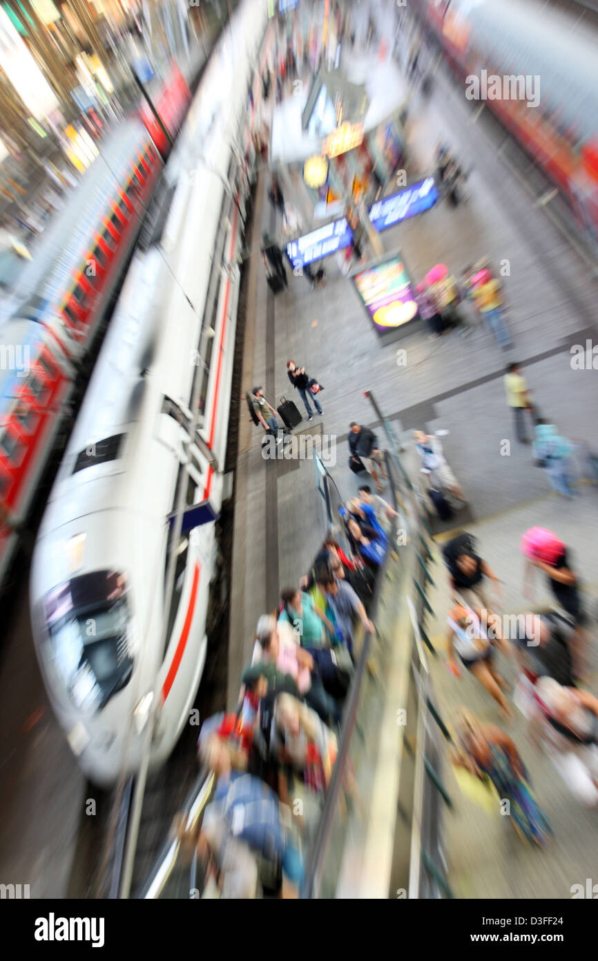 Amburgo, Germania, in vista delle piattaforme per la centrale di Amburgo Foto Stock