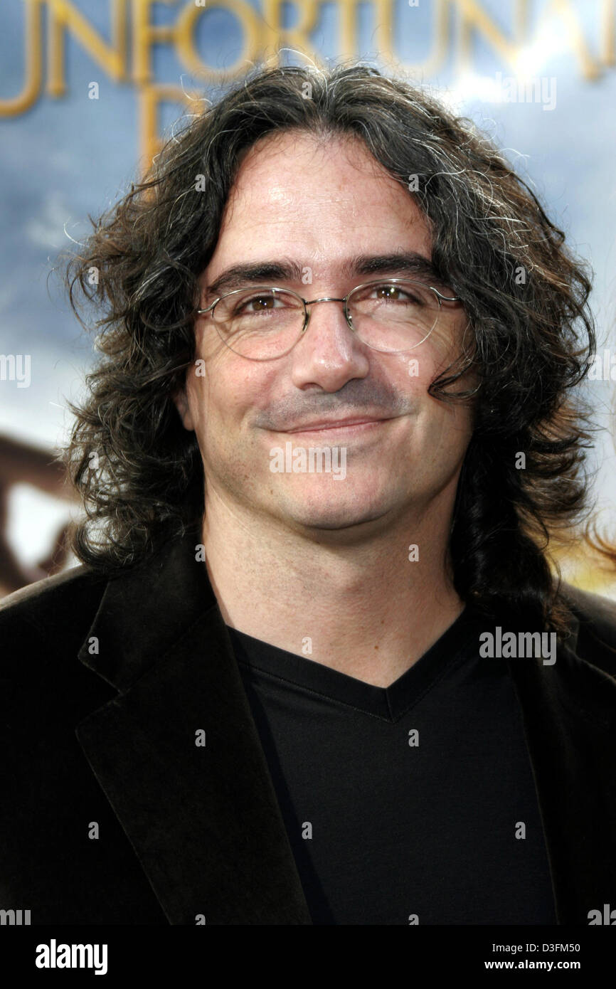 (Dpa) - Direttore Brad Silberling pone per i fotografi durante la premiere di Paramount Pictures del nuovo film "Lemony Snicket una serie di sfortunati eventi' alla Cupola di Glossari Affini a Los Angeles, Stati Uniti d'America, 12 dicembre 2004. Foto Stock