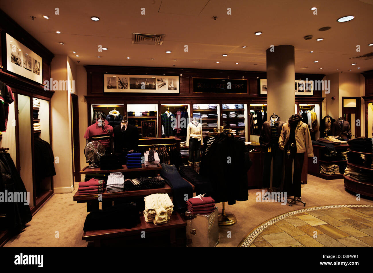 Ralph lauren store interior immagini e fotografie stock ad alta risoluzione  - Alamy