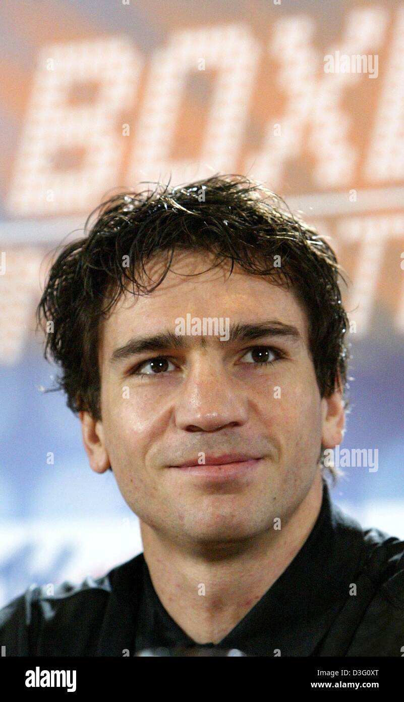 (Dpa) - Markus Beyer, Tedesco super middleweight boxer illustrato nel corso di una conferenza stampa a Leipzig, Germania, 2 marzo 2003. Beyer è la corrente a Challenger per il titolo di Campione del Mondo in super middleweight boxe. Egli combatterà contro l'attuale campione boxeur canadese Eric Lucas al WBC (World Boxing consiglio) campioni del mondo combattere in super middleweight boxe il 5 marzo 2003. Foto Stock