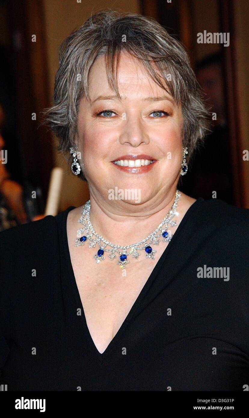 (Dpa) - US attrice Kathy Bates ("circa Schmidt'), uno dei presentatori della DGA awards, mostrato durante il Directors Guild of America (DGA) awards show di Los Angeles, 1 marzo 2003. Foto Stock