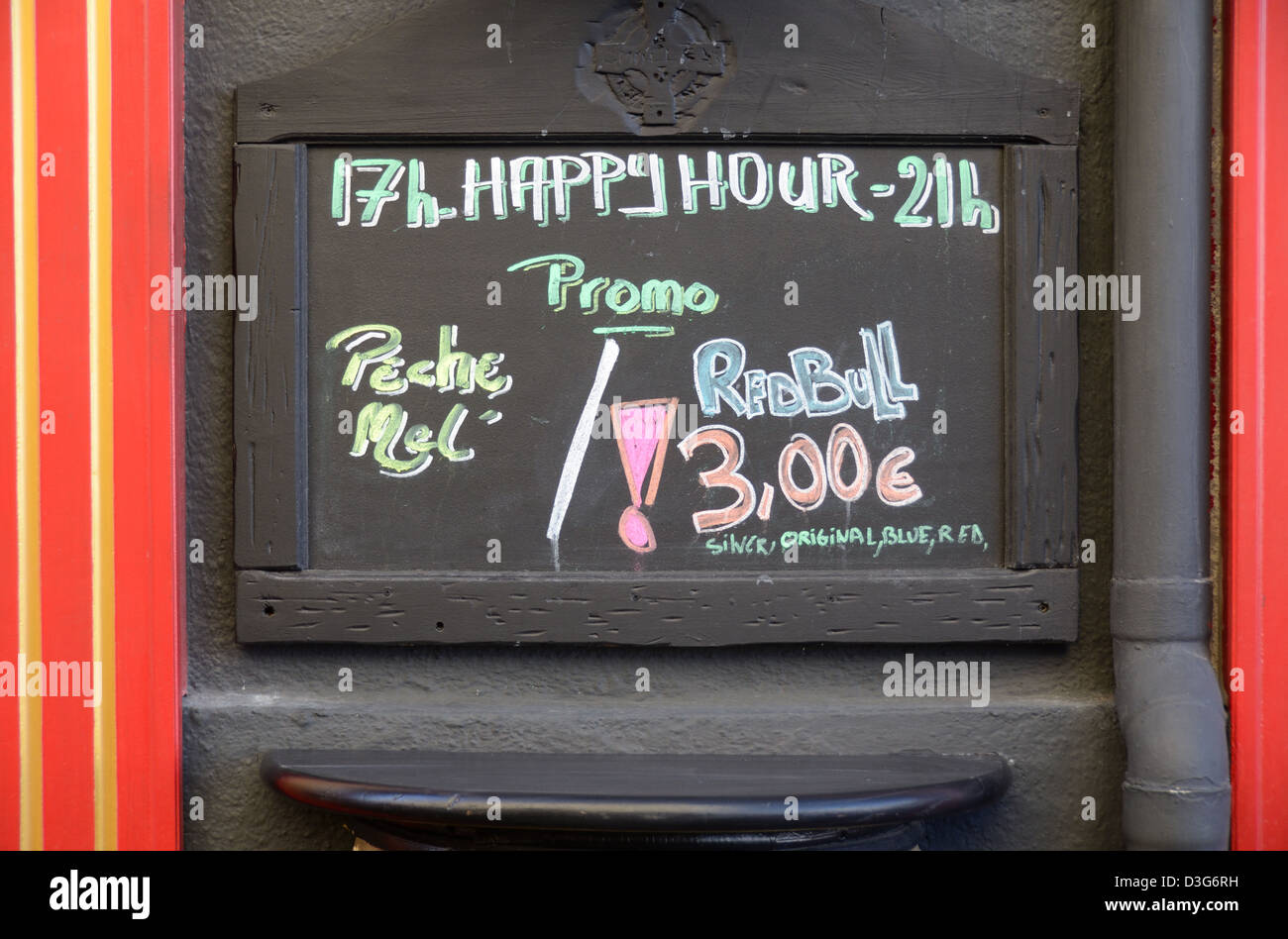 Pubblicità fuori da un bar per Happy Hour Marsiglia Provenza Francia Foto Stock