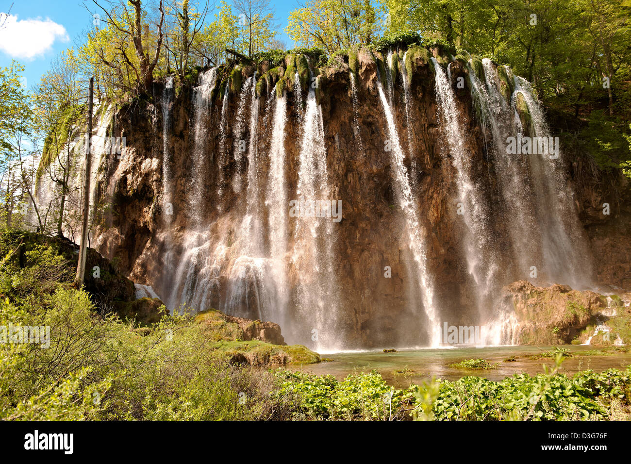 La cascata nel Parco Nazionale dei Laghi di Plitvice in Croazia Foto Stock