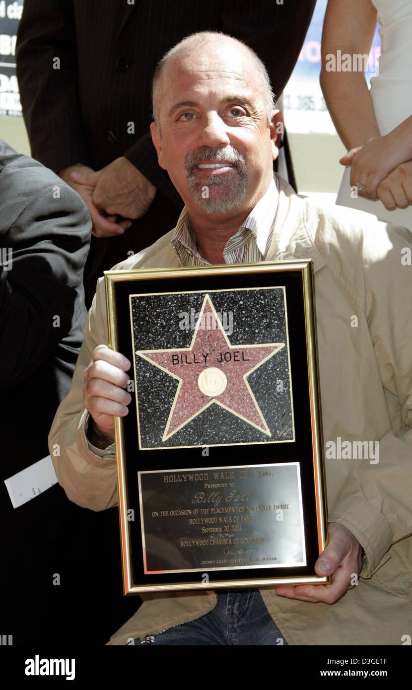 (Dpa) - cantante Billy Joel pone con la sua stella sulla Walk of Fame in Hollywood, 20 settembre 2004. Foto Stock