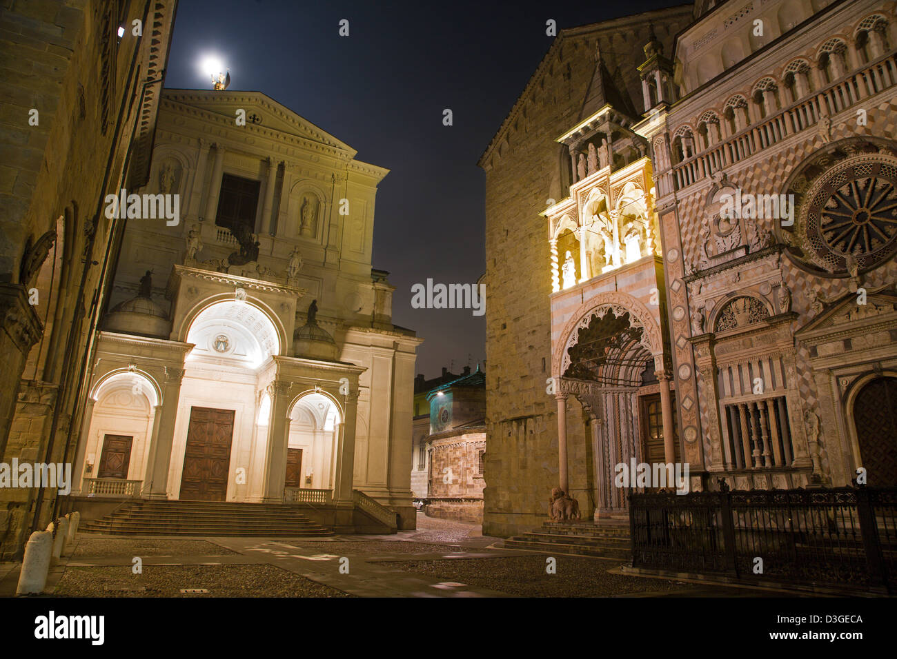 Bergamo - Cappella Colleoni e Cattedrale di Santa Maria Maggiore e Dom in città alta di notte Foto Stock