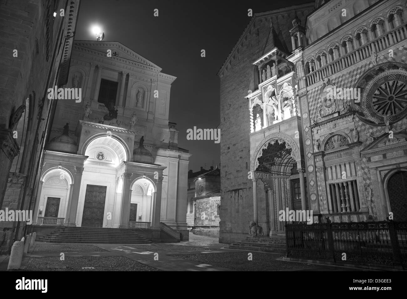 Bergamo - Cappella Colleoni e Cattedrale di Santa Maria Maggiore e Dom in città alta di notte Foto Stock