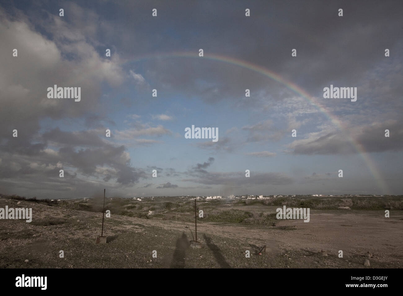 Un arcobaleno presi dall'interno la principale AMISOM base militare a Adeb Ade International Airport Foto Stock